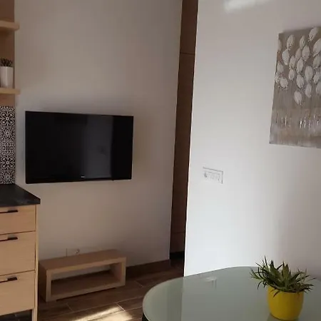 Luka Podstrana